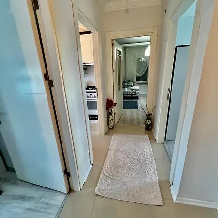 Appartement Entire House 2 Bedrooms, 1 Dbl 1 Bunk Bed, Private Garden, Pool And Secure *