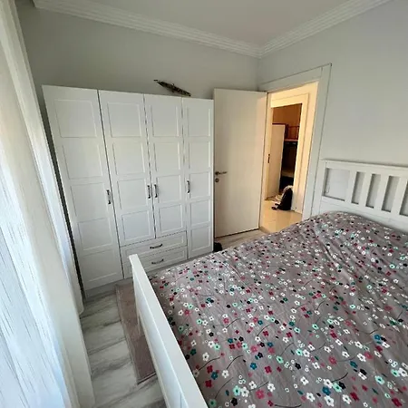 Entire House 2 Bedrooms, 1 Dbl 1 Bunk Bed, Private Garden, Pool And Secure Appartement *