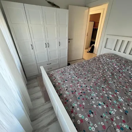 Entire House 2 Bedrooms, 1 Dbl 1 Bunk Bed, Private Garden, Pool And Secure *