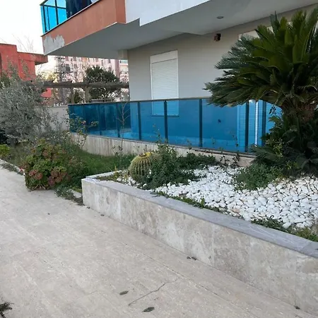 Entire House 2 Bedrooms, 1 Dbl 1 Bunk Bed, Private Garden, Pool And Secure *