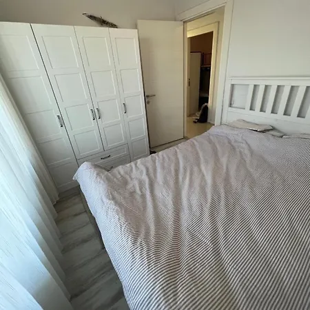 Entire House 2 Bedrooms, 1 Dbl 1 Bunk Bed, Private Garden, Pool And Secure Apartamento